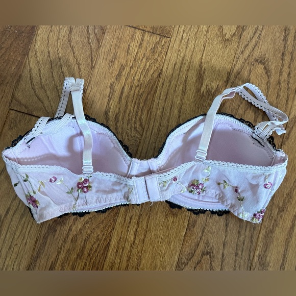 Victoria’s Secret Rare Flower Lace Bra - Picture 2 of 5